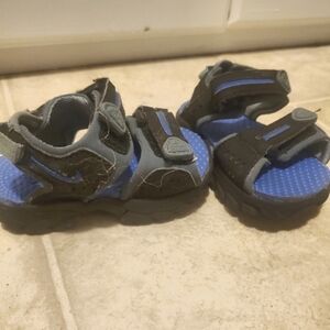 Toddler Black and Blue Nike Sandals
